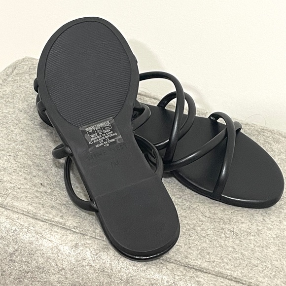 Nine West Black Strappy Sandals. Brand New, Never Worn, Still in original box - Picture 5 of 9